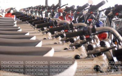 En lo que va del a�o, se sumaron al parque automotor local 961 autos y 1.349 motos