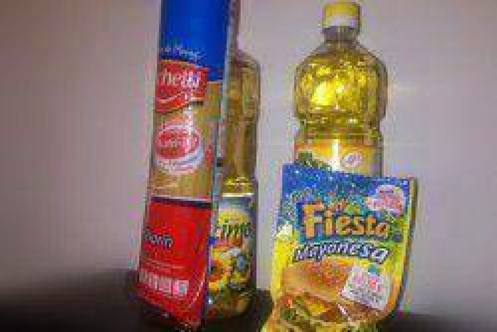 Sigue la venta enga�osa de aceite subsidiado en supermercados con acuerdo de precios