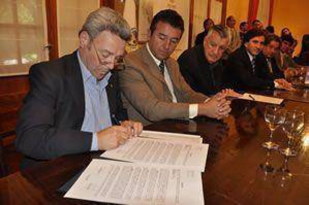 J�chal y Calingasta, con m�s redes de agua potable