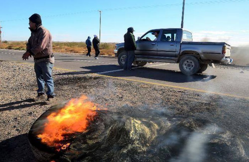 Otra vez desocupados cortaron la Autov�a Norte