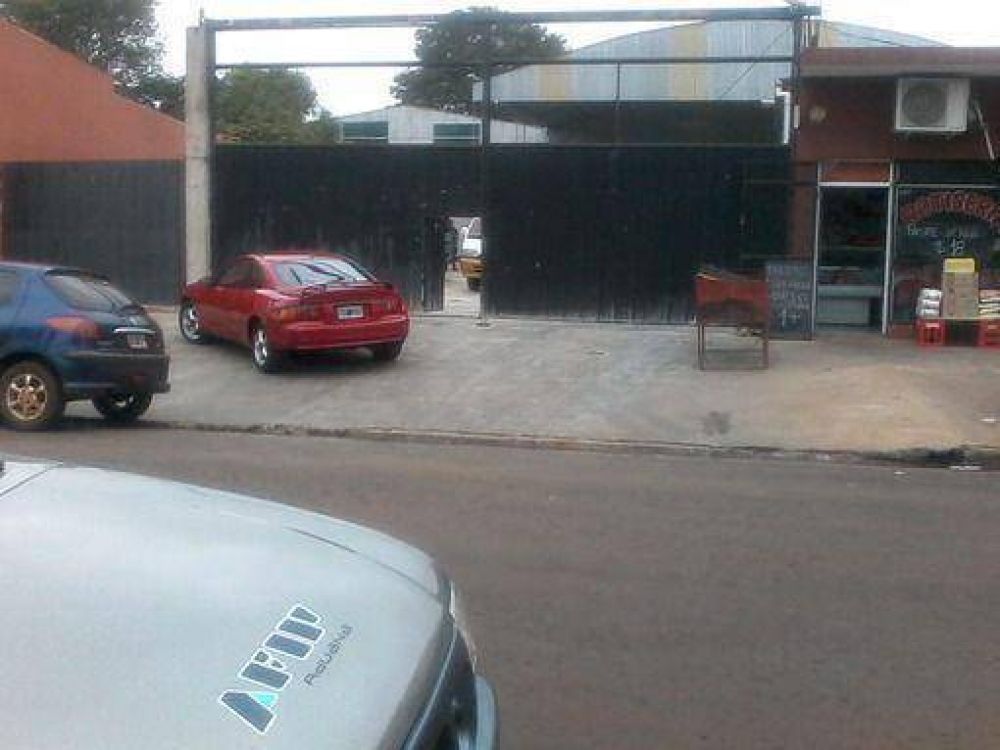 Secuestraron un rev�lver, cinco combis con patente paraguaya y 43 toneladas de soja en un dep�sito cercano al puente 