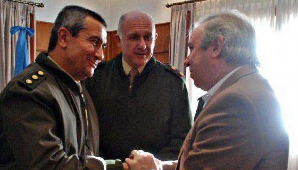 El Gobernador Peralta recibi� la visita de Piaggi