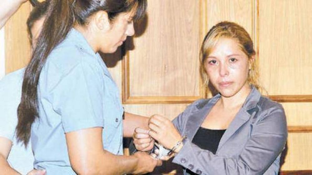 Bajan la pena a la moza que mat� a su compa�era de un mazazo