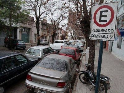 Tres delincuentes irrumpieron esta madrugada en un albergue transitorio de zona sur y robaron dinero