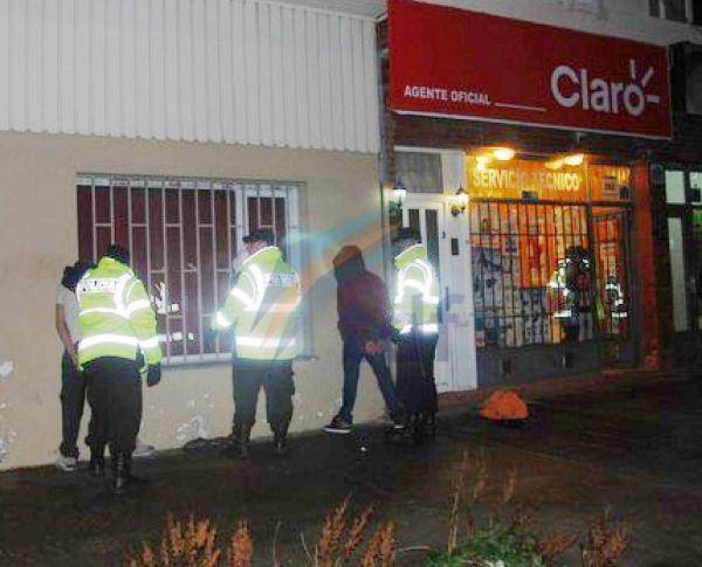 Tres menores demorados por golpear a comerciante y tratar de llevarse celulares