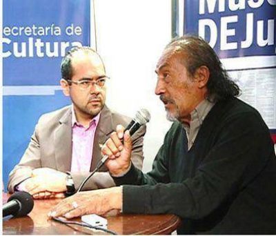 Artistas pl�sticos satisfechos con el trabajo realizado