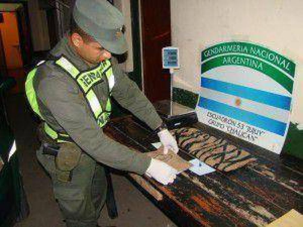 Detienen en Jujuy a una mujer que transportaba coca�na adosada a su cuerpo