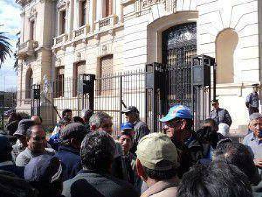 Ex trabajadores de Zapla marcharon nuevamente por cumplimiento de la ley de propiedad participada