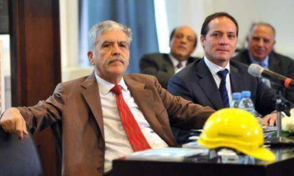 �Tir�n de orejas� del ministro de Vido a �Camau� por el papel�n con el vice de Goya
