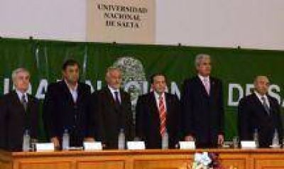 V�ctor Claros asumi� el rectorado de la UNSa por tres a�os m�s