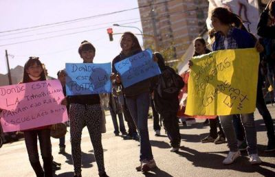 A la espera de respuestas, los estudiantes secundarios se concentran en Mar del Plata