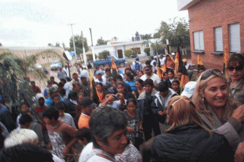 Realizan una marcha por la educaci�n desde S�enz Pe�a a Resistencia