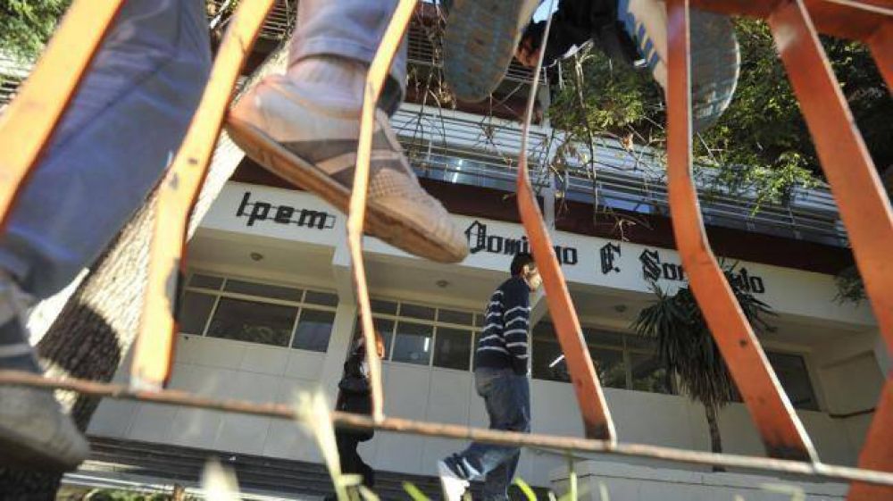 Reubicar�n al alumno agredido en un Ipem