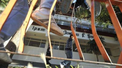 Reubicar�n al alumno agredido en un Ipem