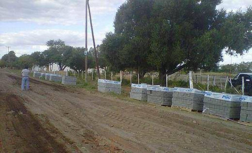 De la Sota ahora usa el dinero de los intendentes para regalar adoquines