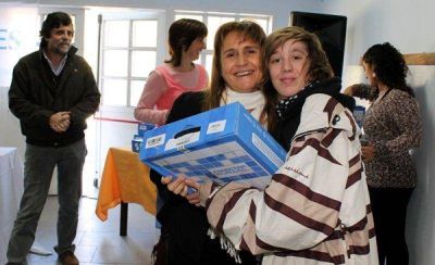 Educaci�n entreg� netbooks a j�venes estudiantes