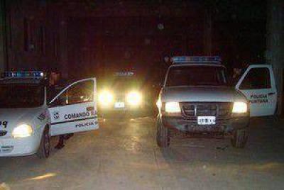 Intent� robar un auto, hiri� a un polic�a con una tijera y lo atraparon			
