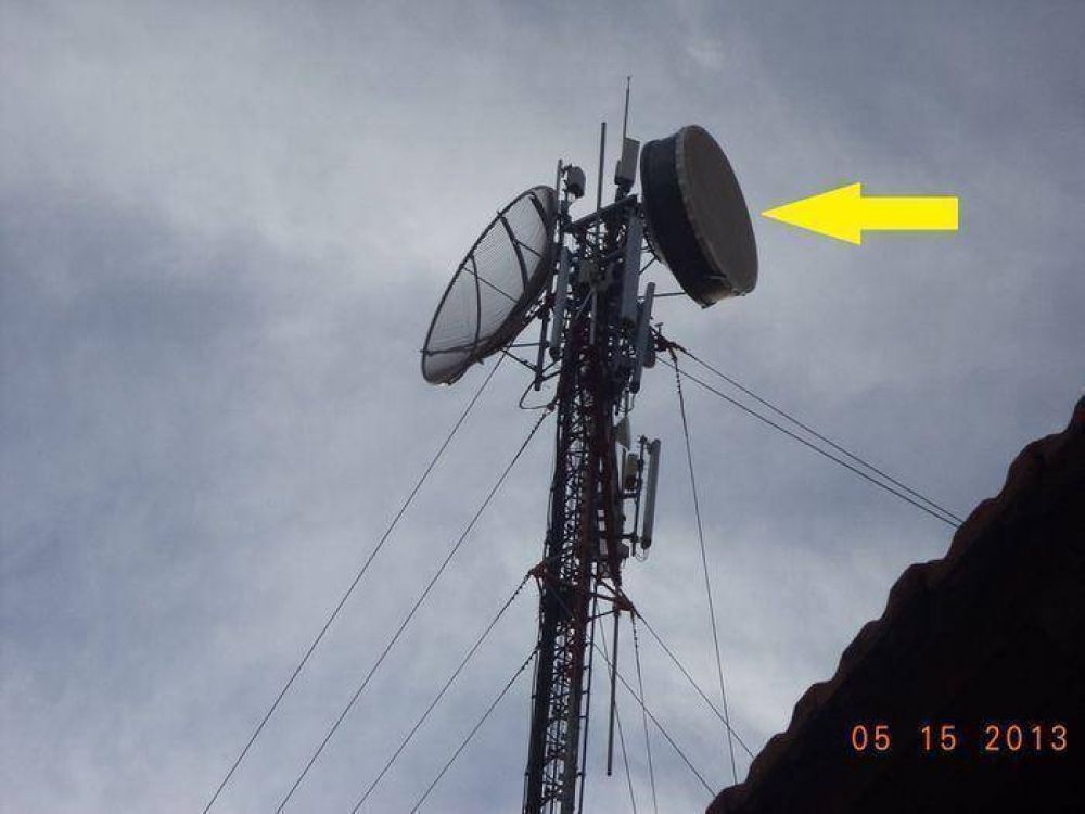 Instalaron nueva parab�lica en una antena de Sierra de la Ventana