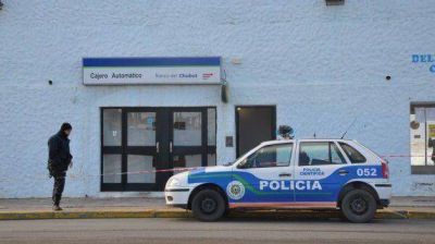 Robaron $800 mil del cajero autom�tico del Banco Chubut en Playa Uni�n