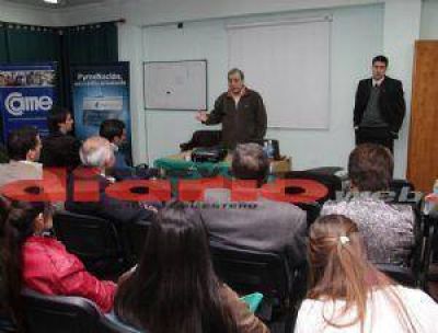 Ofrecen tarjeta del Naci�n a las Pymes