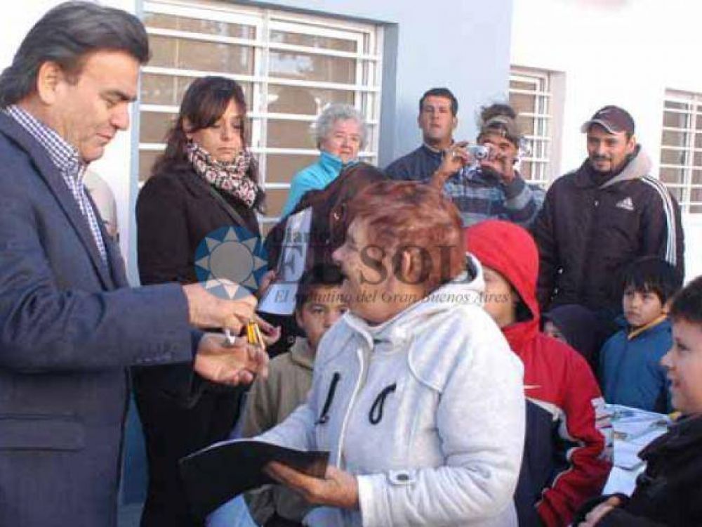 Entrega de casas en Ezpeleta