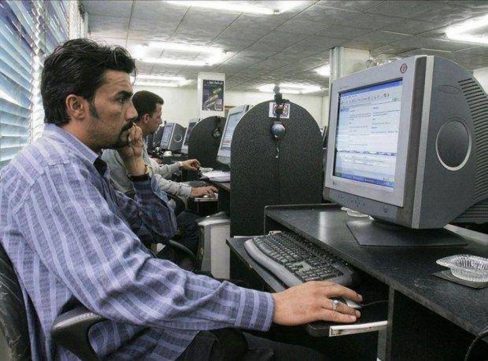 Estudian carreras por internet, pero en el aula