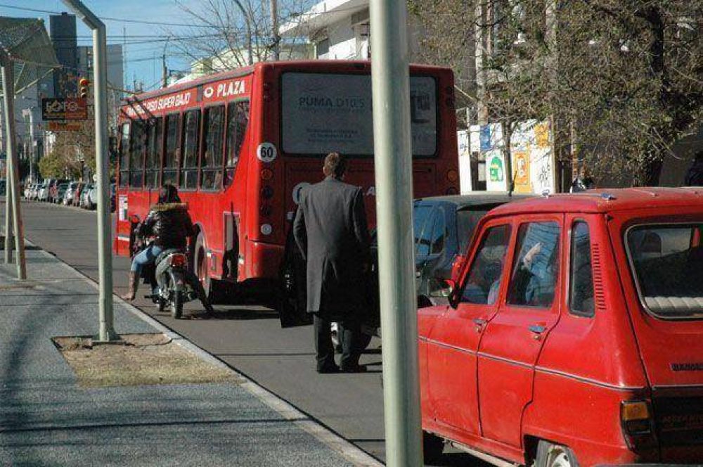 La UCR dice que Larra�aga favorece a la "corporaci�n transportista"