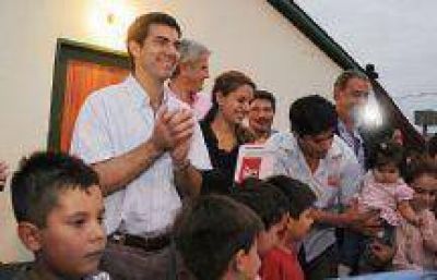 Pichanal: 90 familias recibieron las llaves de sus nuevas viviendas