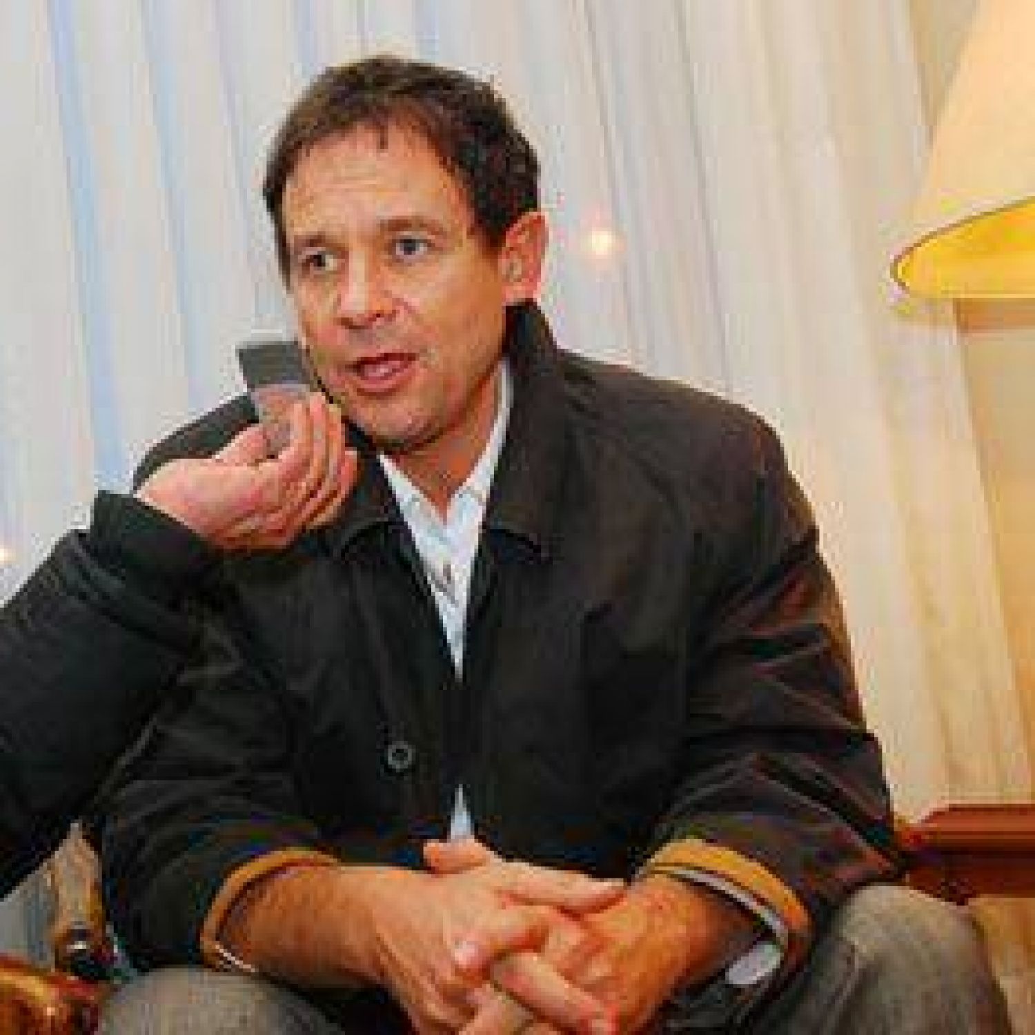 Costa quiere que hijos y nietos de ex ypefianos entren a ...