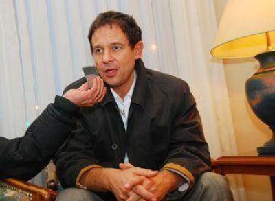 Costa quiere que hijos y nietos de ex ypefianos entren a la petrolera