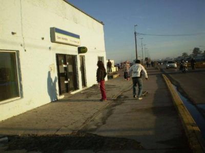 Realizaron un boquete en un cajero autom�tico y se llevaron 800 mil pesos