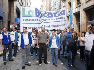 Bancarios acordaron aumento de 24% en paritarias
