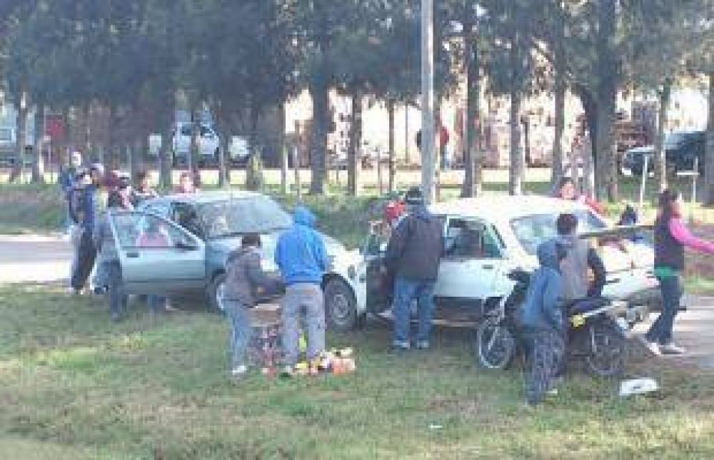 Volc� cami�n en Ruta 9 y saquean la carga