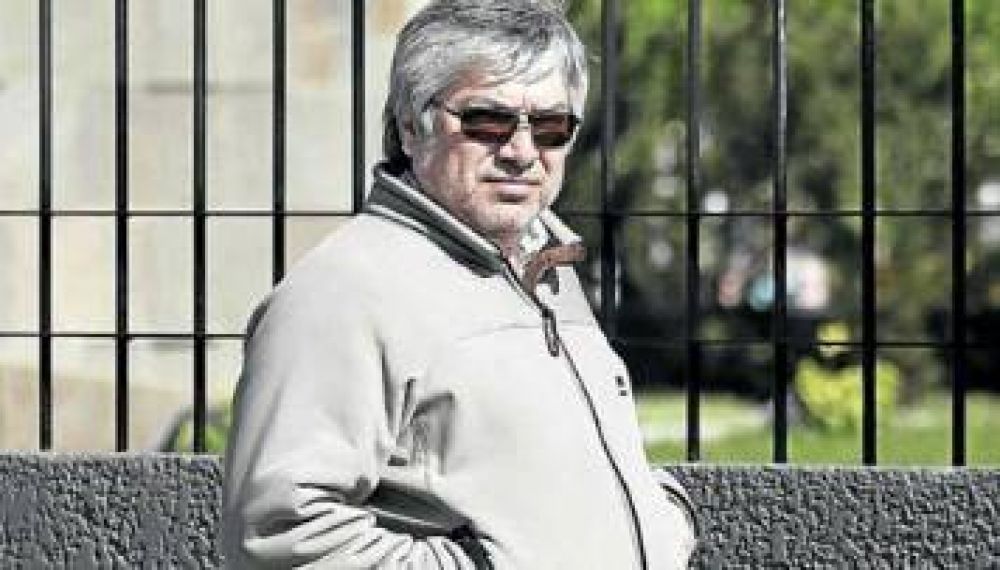 L�zaro B�ez demand� a Fari�a y a Elaskar por "injurias reiteradas"