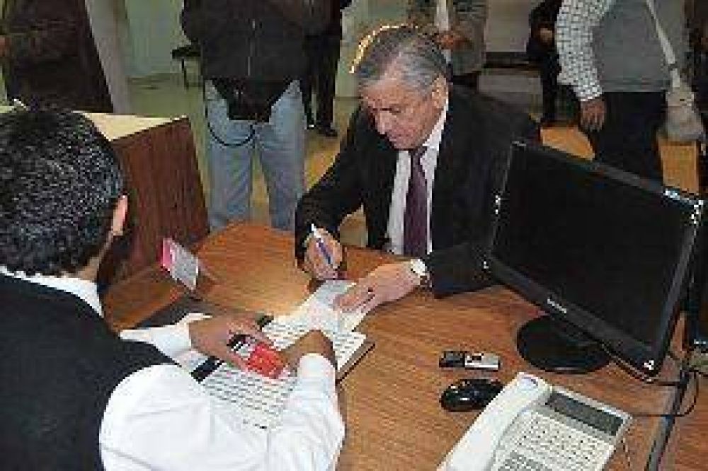 El mi�rcoles comenzar� la distribuci�n de tarjetas del boleto electr�nico