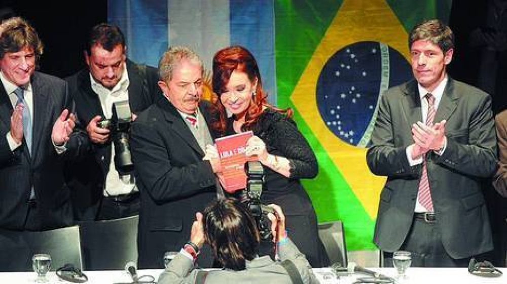 Con elogios mutuos, Cristina y Lula inauguraron una universidad
