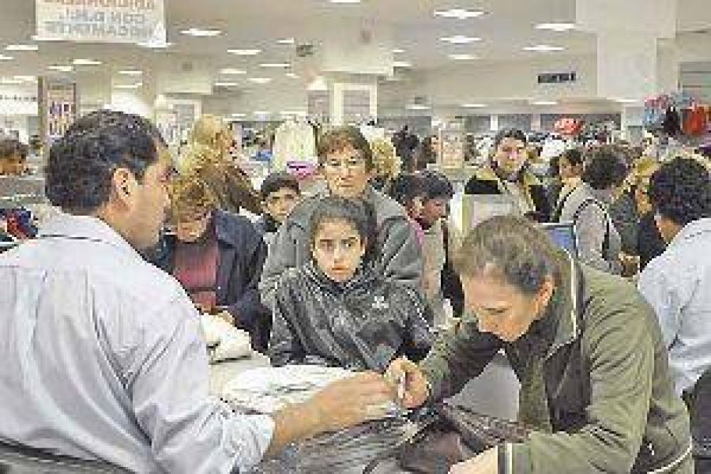 Suben 24% los salarios de los empleados de comercio