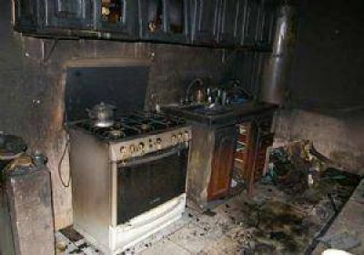 Delincuentes robaron en una vivienda y la incendiaron al retirarse