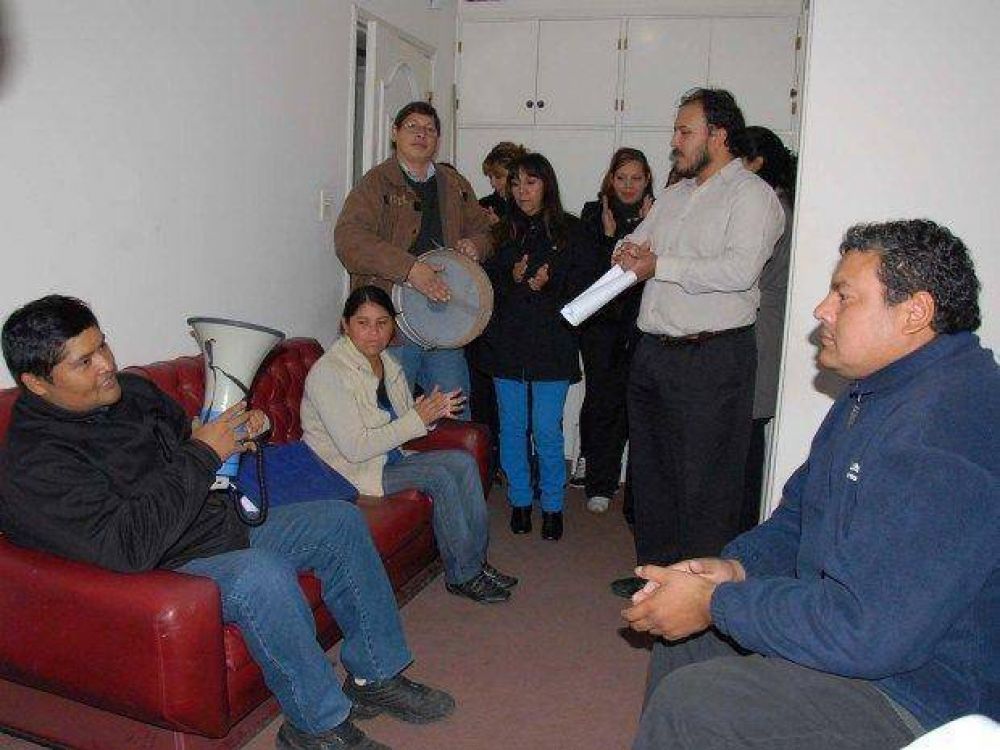 Dirigentes de Adep tomaron dos oficinas