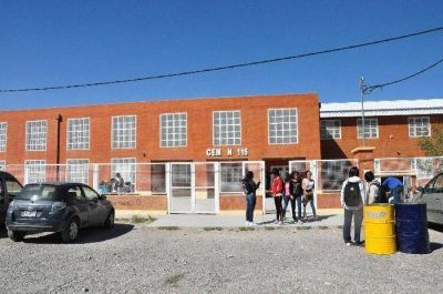 Faltaron 37 docentes en secundario de Roca