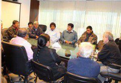 El Jefe de Gabinete se reuni� con pastores y dirigentes sociales del barrio Qom