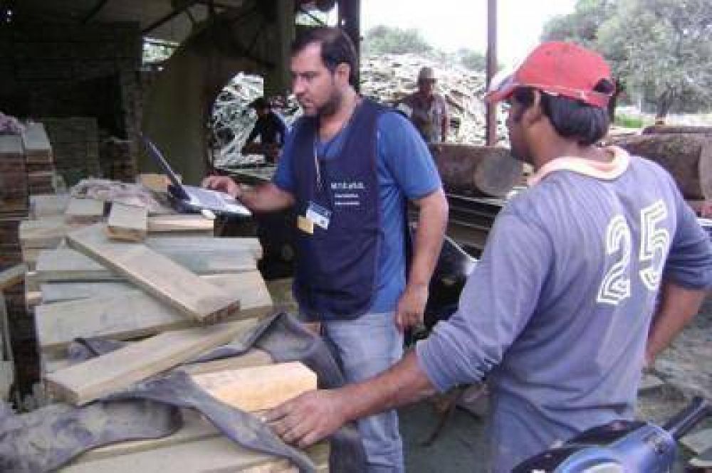 Gildo Insfr�n fomenta el clientelismo empresarial