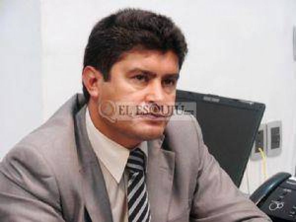 Denuncian al jefe policial por cobro de adicionales indebidos