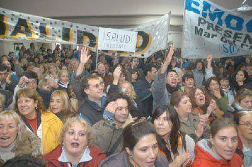 Municipales deciden si aceptan o rechazan la propuesta de un aumento salarial en tres tramos