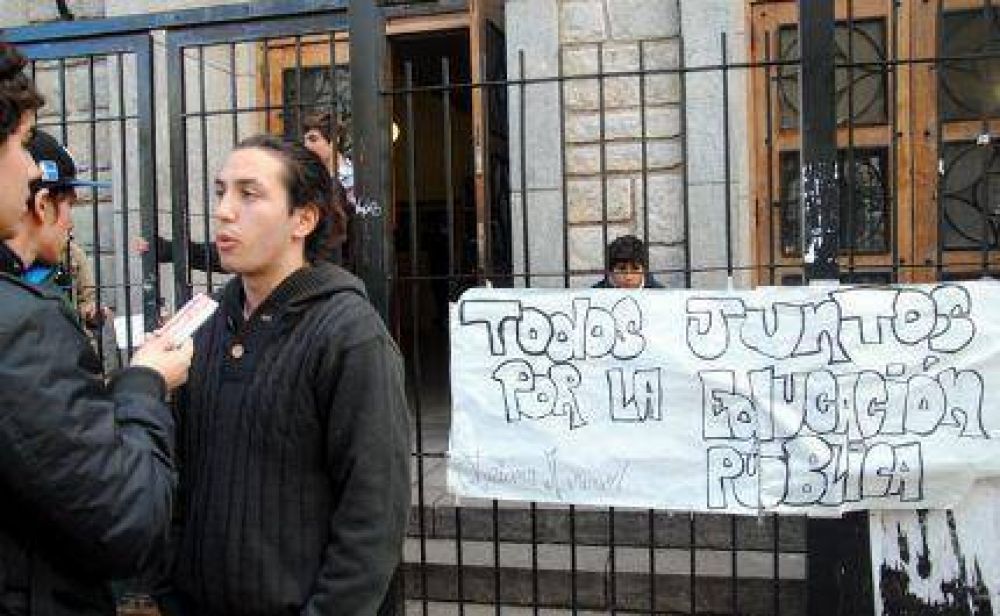 Colegios marplatenses siguen tomados por decenas de estudiantes