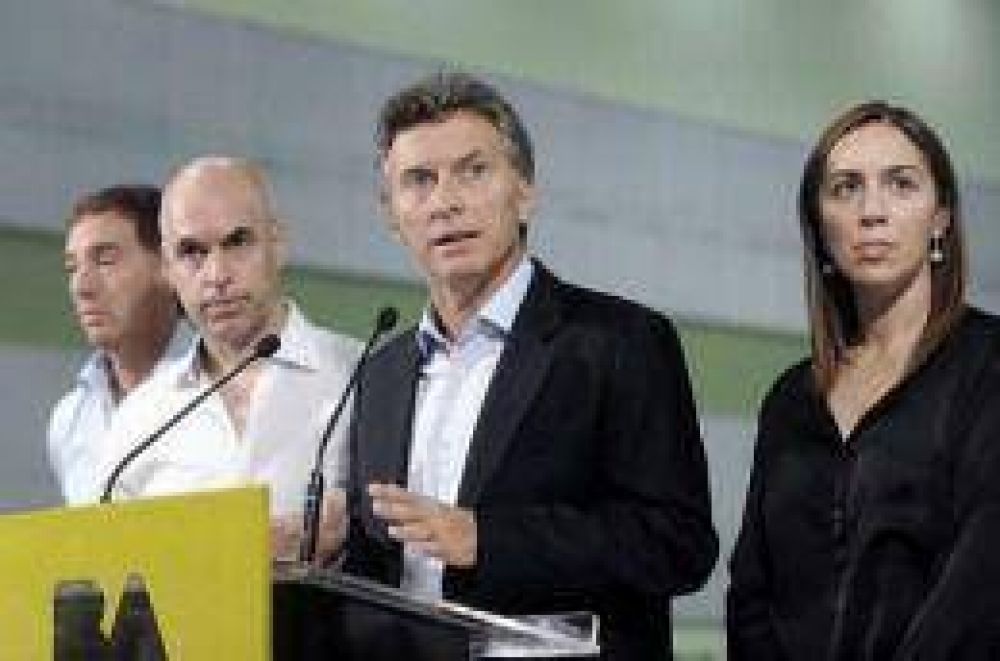 Denuncian penalmente a Macri por el DNU sobre libertad de expresi�n