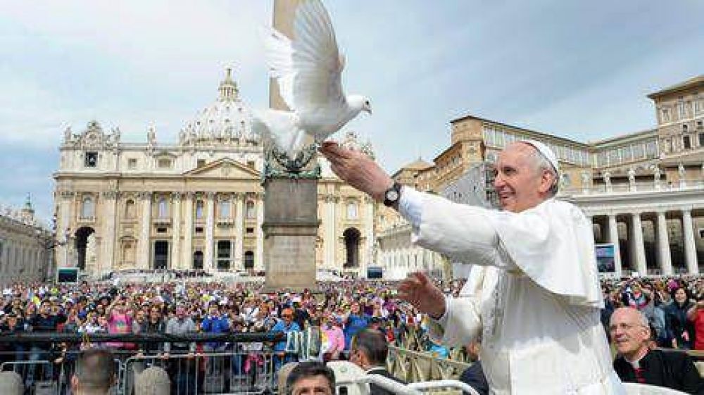 El Papa, duro contra "el culto al dinero"