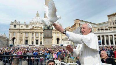El Papa, duro contra "el culto al dinero"
