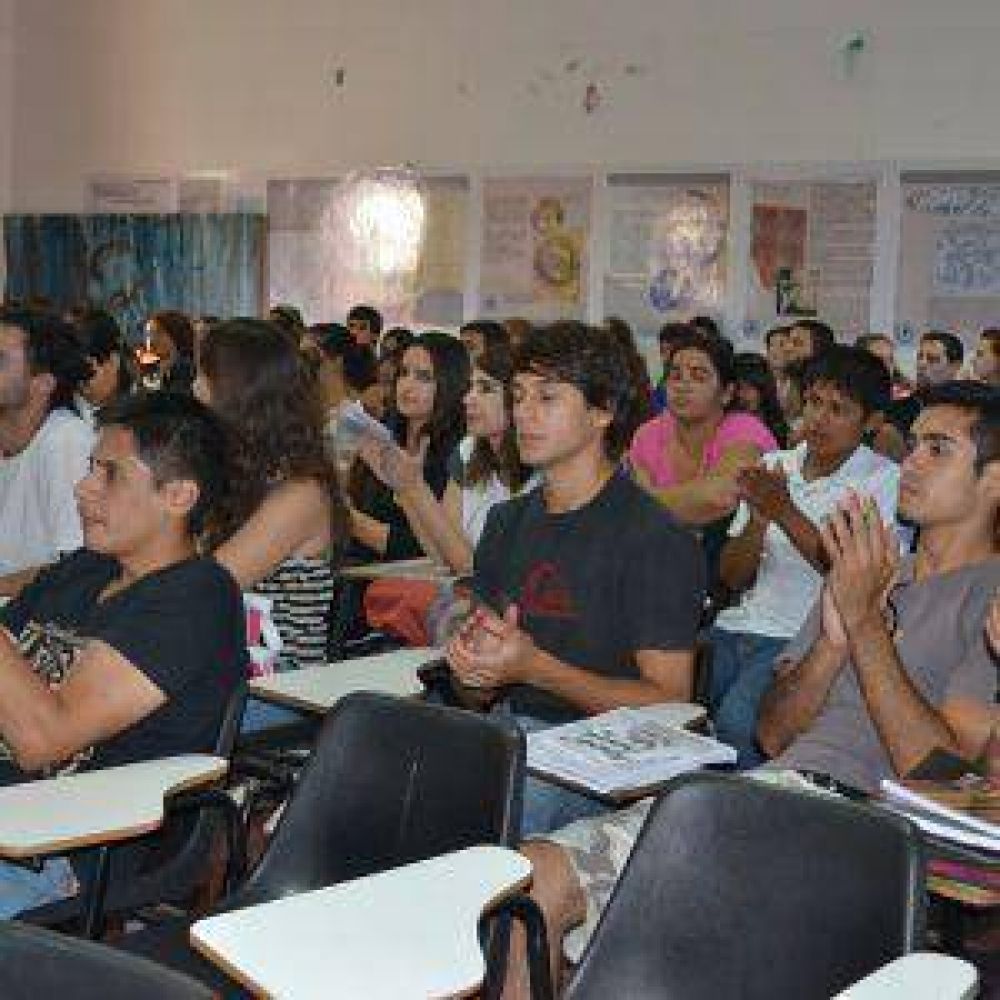 El 90 % de los ingresantes a la UNLP toma alcohol: "es la droga m�s peligrosa"