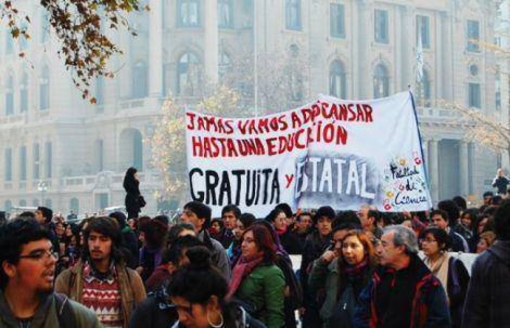 Intensos reclamos de estudiantes chilenos por cambios en la educaci�n